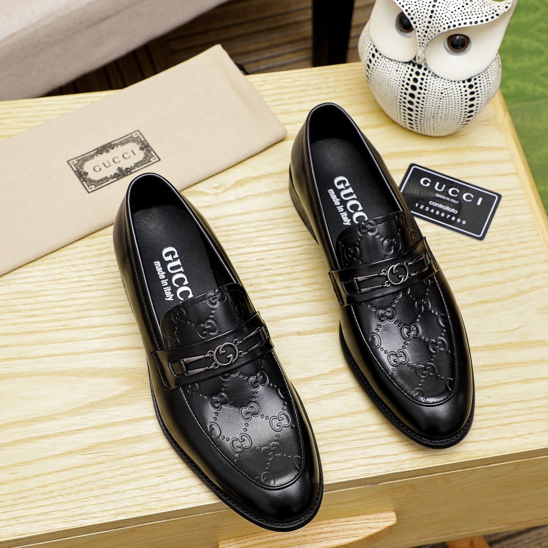 Gucci Black Textured Slip-On Loafers — hero